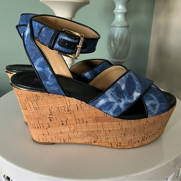 Michael Kors Abbott Mid wedge printed peace sign canvas dk chambray size 6.5 - Picture 5 of 8